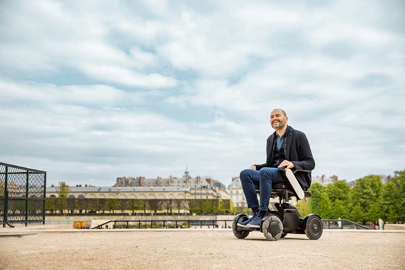 WHILL_Model-C2_olivier_189_himmel_blasser